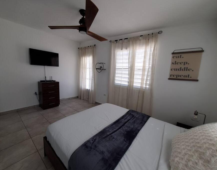 Aguadilla Sunset Apt Ac Wifi 8 Minute Walk Crashboat Beach Exterior photo